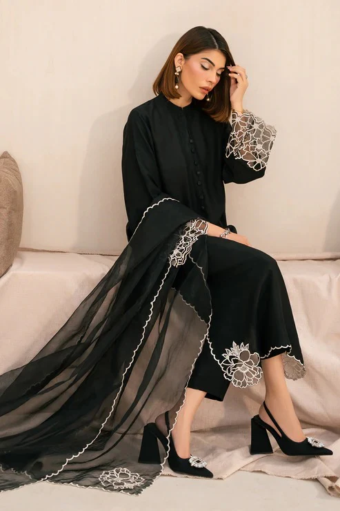 FAMININE FASHION HUB